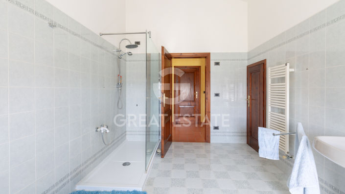 Image No.36-6 Bed Country House for sale