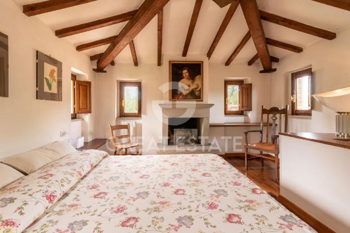 Image No.17-10 Bed Country House for sale