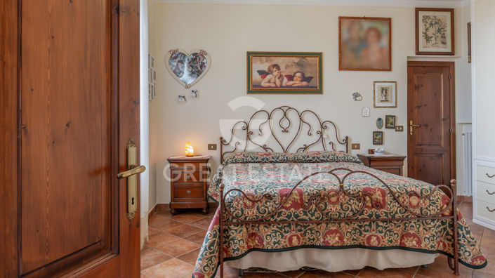 Image No.19-3 Bed Country House for sale