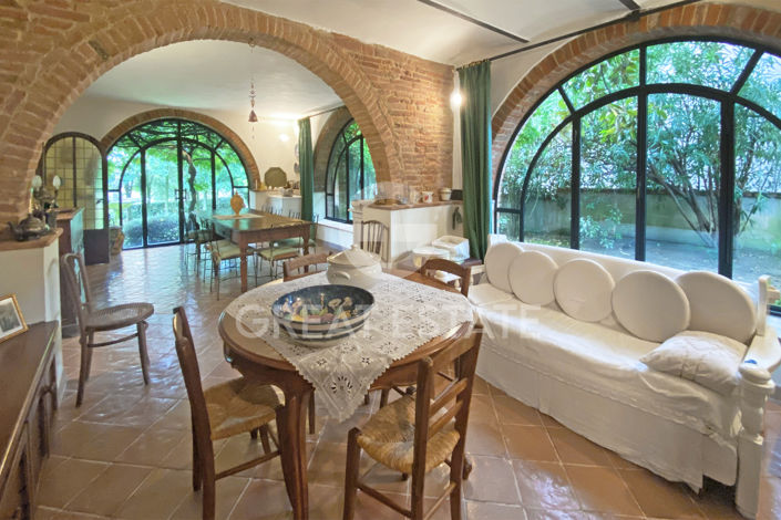 Image No.17-10 Bed Country House for sale