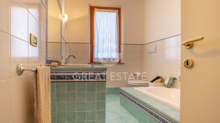 Image No.37-5 Bed Villa for sale