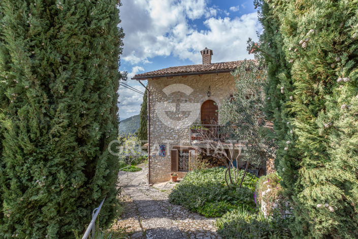 Image No.11-3 Bed Country House for sale