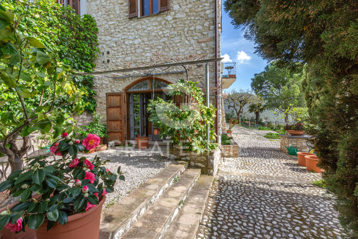 Image No.16-3 Bed Country House for sale