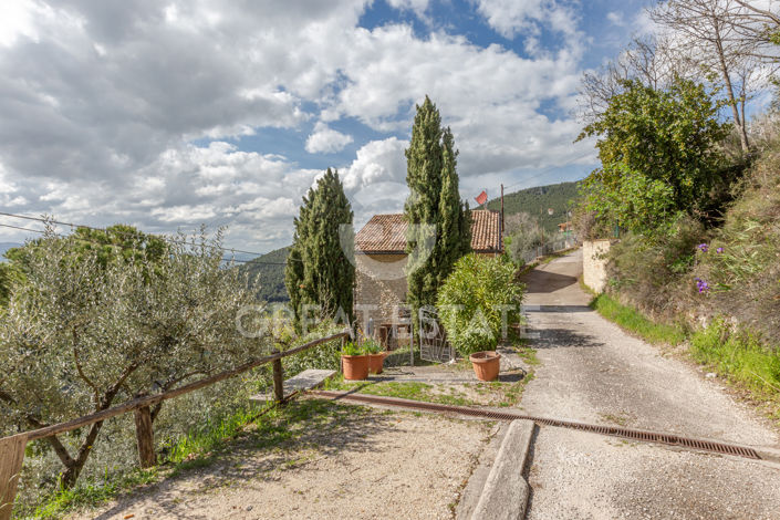 Image No.10-3 Bed Country House for sale