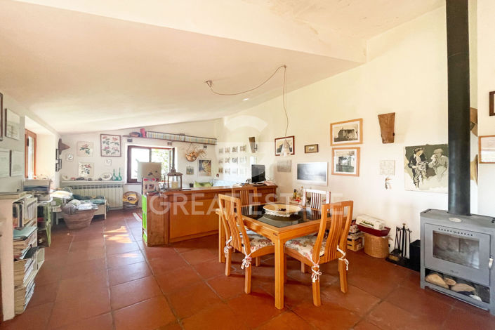 Image No.2-4 Bed Country House for sale