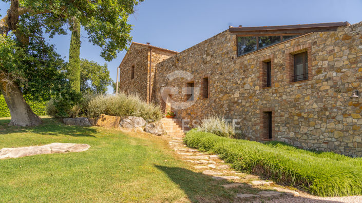 Image No.12-13 Bed Country House for sale