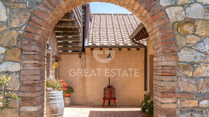 Image No.21-13 Bed Country House for sale