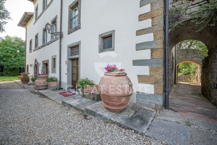 Image No.20-15 Bed Country House for sale