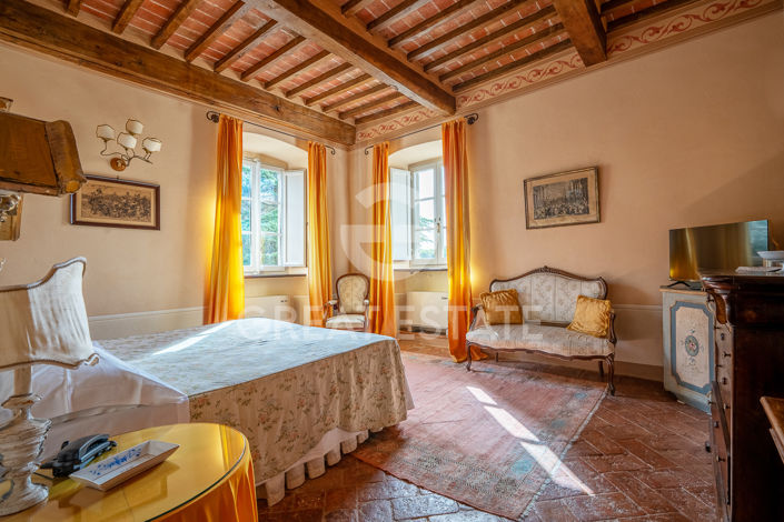 Image No.55-15 Bed Country House for sale