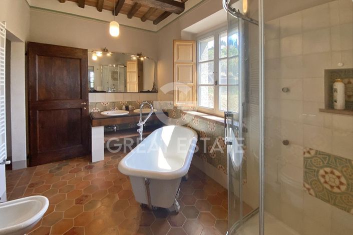 Image No.24-4 Bed Country House for sale