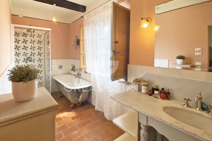 Image No.25-4 Bed Country House for sale