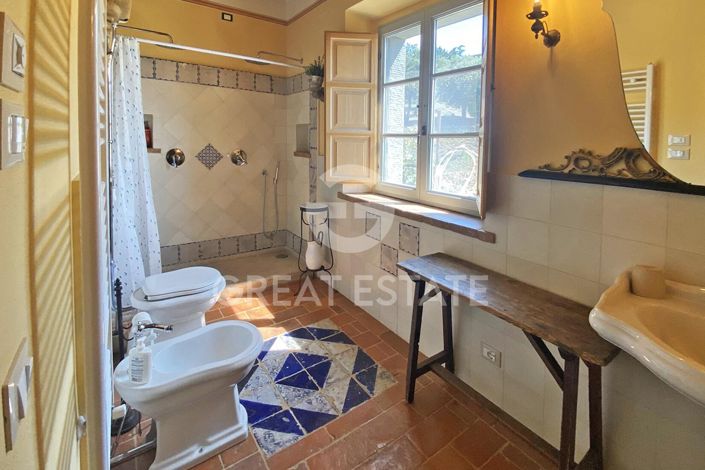 Image No.26-4 Bed Country House for sale