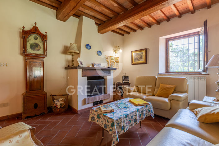 Image No.17-5 Bed Country House for sale