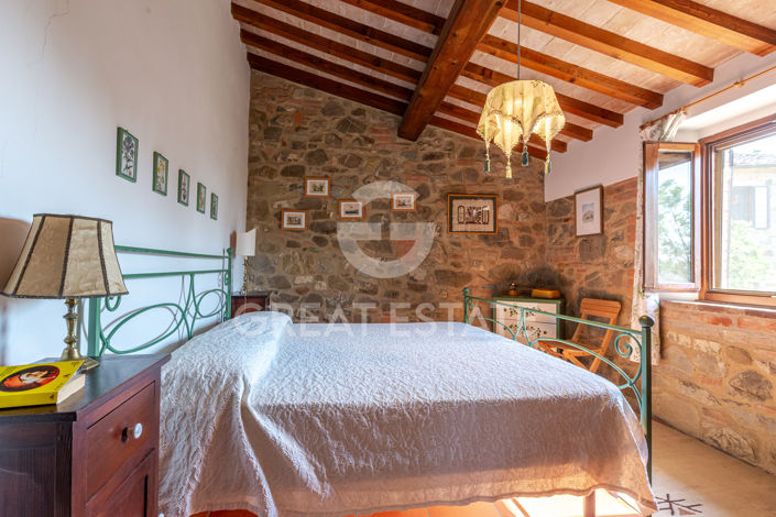 Image No.33-5 Bed Country House for sale