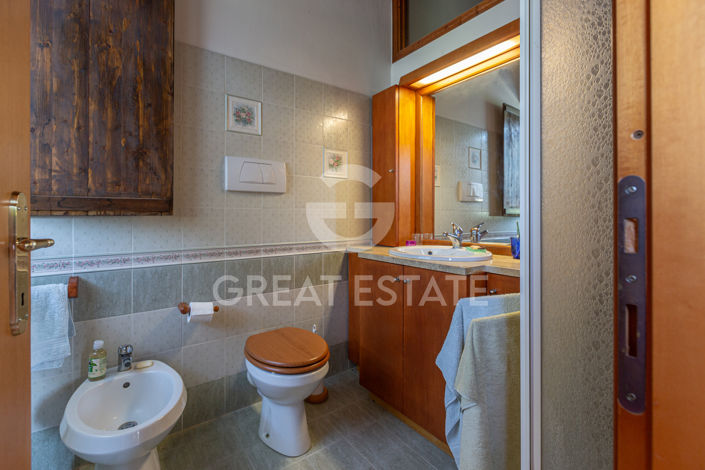 Image No.37-5 Bed Country House for sale