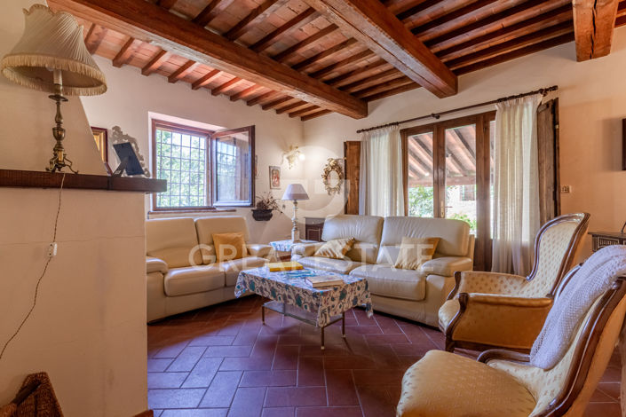 Image No.7-5 Bed Country House for sale