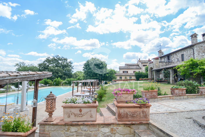 Image No.20-12 Bed Country House for sale