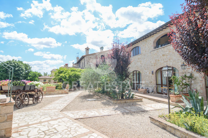 Image No.21-12 Bed Country House for sale