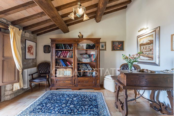 Image No.33-12 Bed Country House for sale