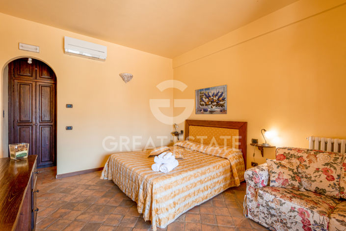 Image No.39-12 Bed Country House for sale