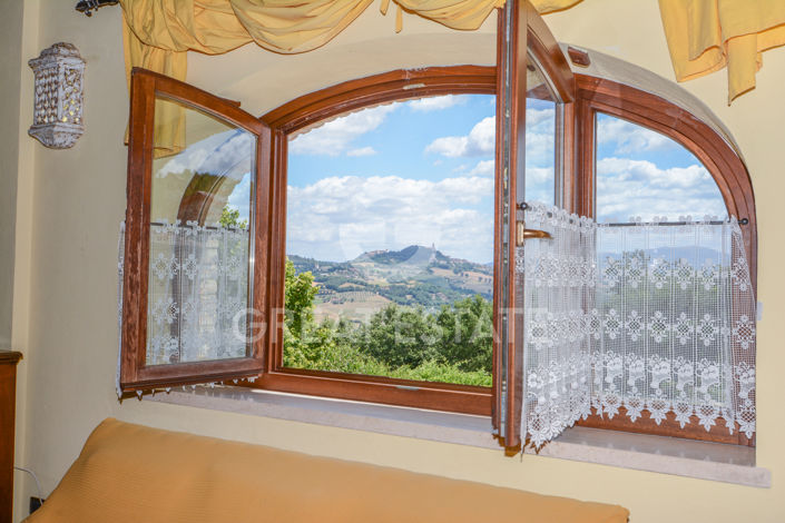 Image No.60-12 Bed Country House for sale