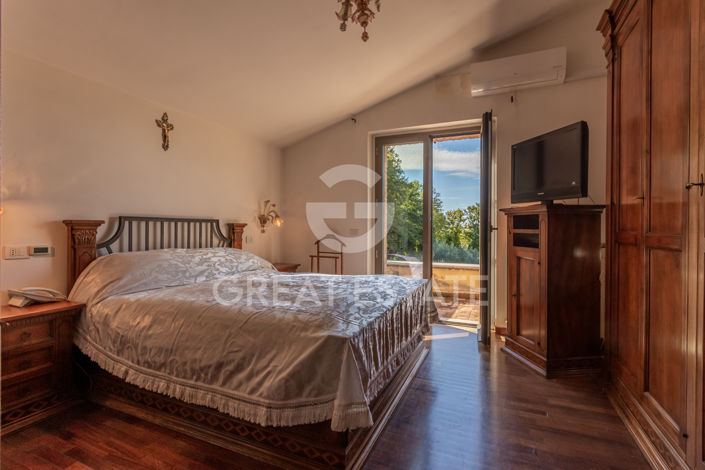 Image No.25-4 Bed Country House for sale