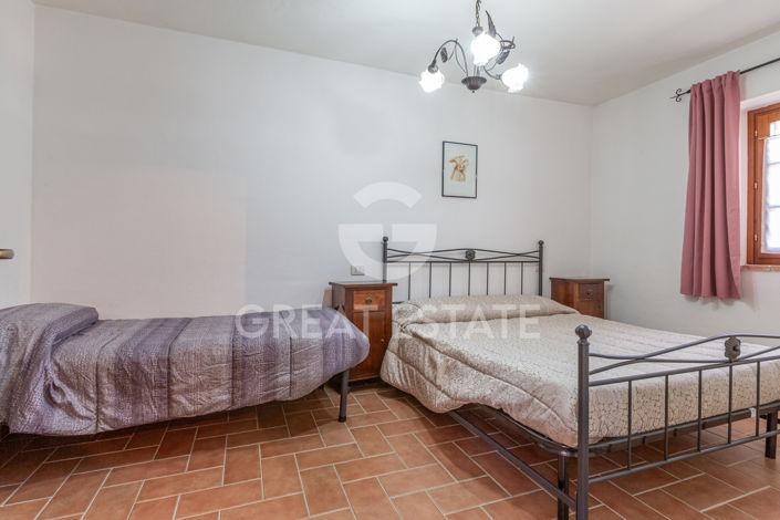 Image No.37-4 Bed Country House for sale