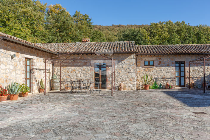 Image No.7-4 Bed Country House for sale