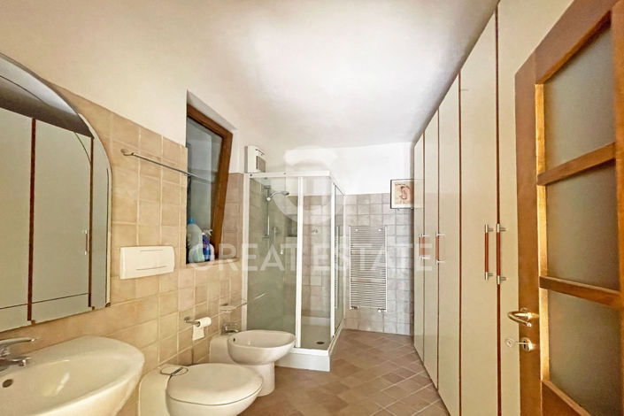 Image No.18-2 Bed Property for sale