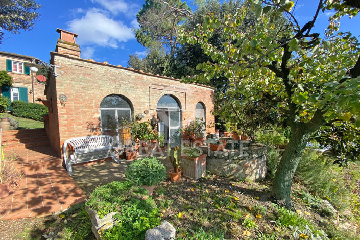 Image No.17-5 Bed Country House for sale