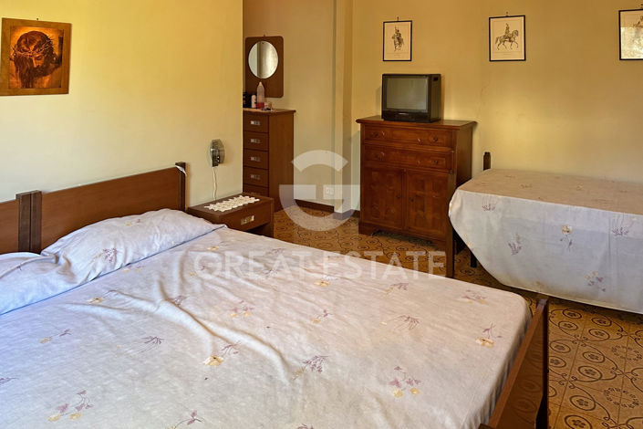 Image No.19-3 Bed Country House for sale