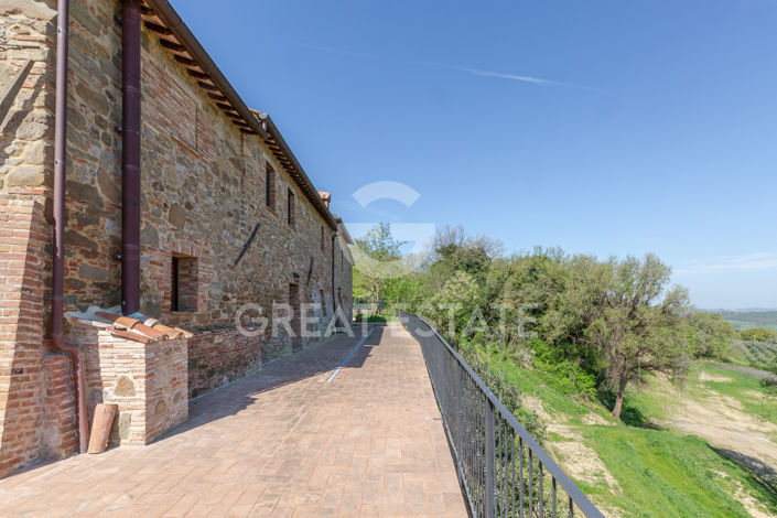 Image No.11-7 Bed Country House for sale