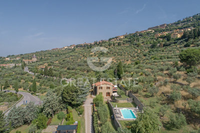 Maison de campagne de 4 chambres à vendre à Cortona