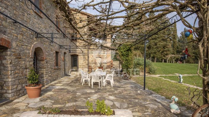 Image No.10-4 Bed Country House for sale