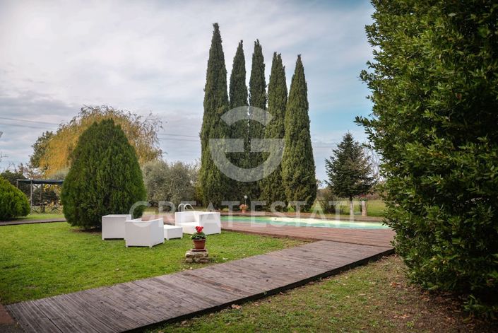 Image No.11-10 Bed Country House for sale