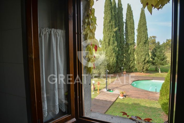 Image No.12-10 Bed Country House for sale