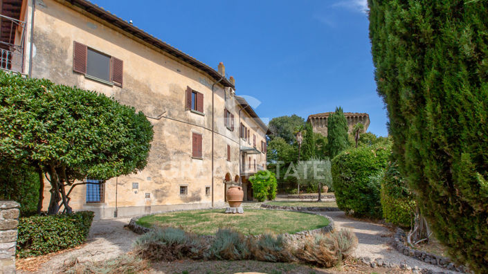 Image No.5-9 Bed Villa for sale