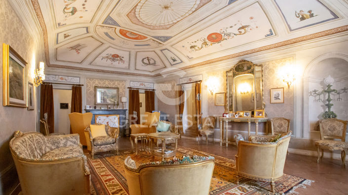 Image No.6-9 Bed Villa for sale