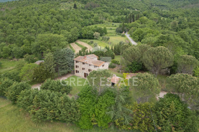 Maison de campagne de 4 chambres à vendre à Cortona