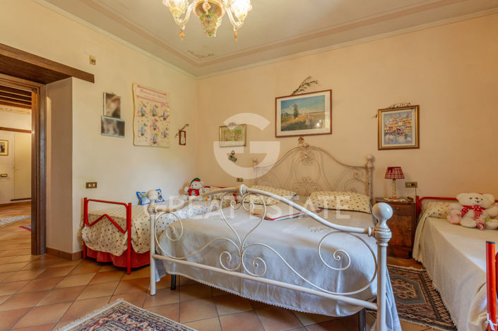 Image No.42-4 Bed Country House for sale