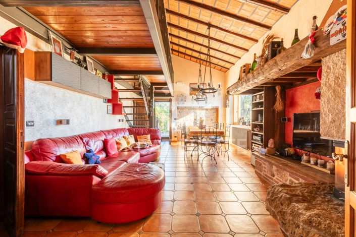 Image No.2-4 Bed Country House for sale