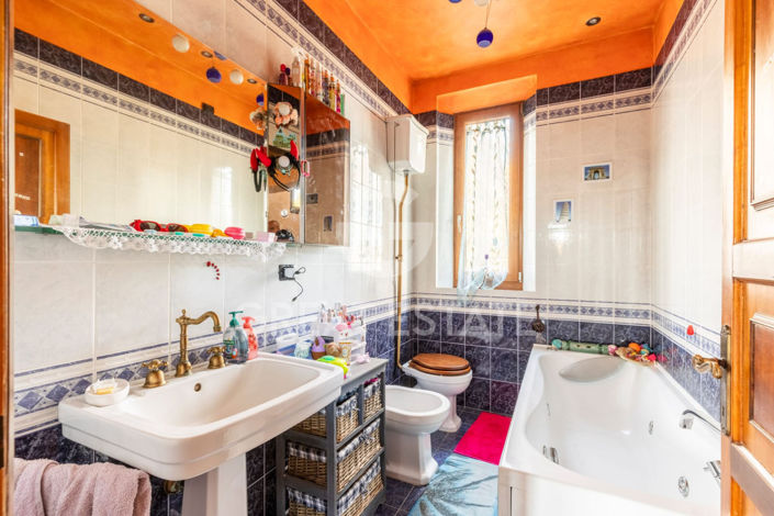 Image No.29-4 Bed Country House for sale