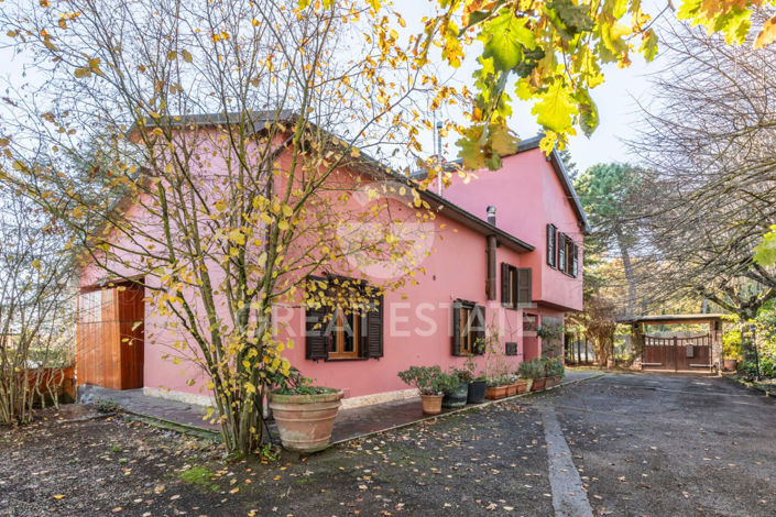 Image No.3-4 Bed Country House for sale