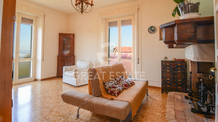 Image No.18-3 Bed Flat for sale