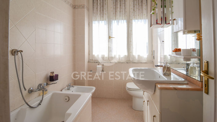 Image No.27-3 Bed Flat for sale