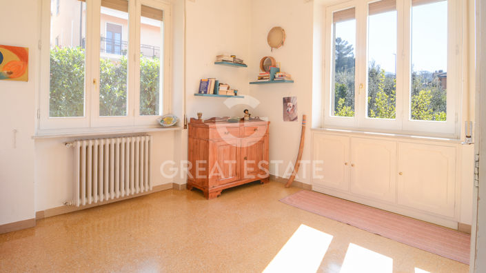 Image No.28-3 Bed Flat for sale