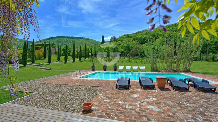 Image No.8-5 Bed Country House for sale