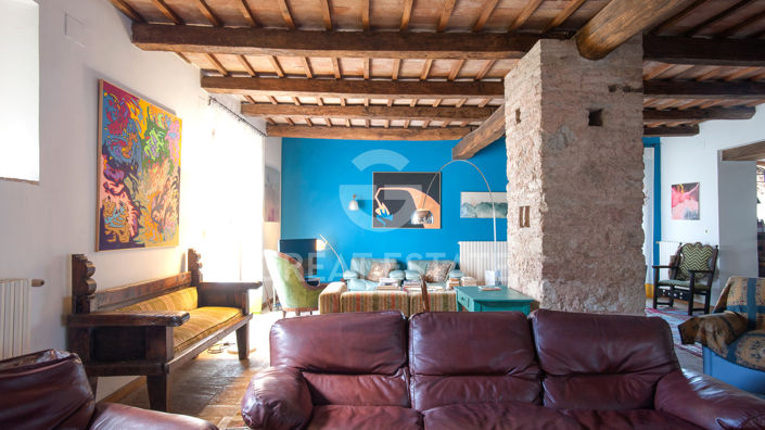 Image No.5-8 Bed Country House for sale