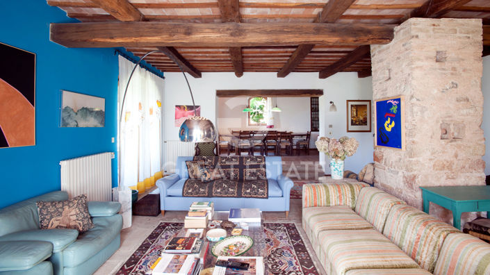 Image No.6-8 Bed Country House for sale