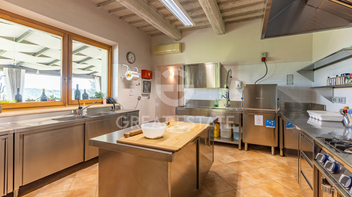 Image No.50-8 Bed Country House for sale